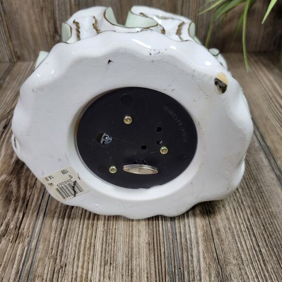 Vintage Victorian Lady Music Box Figurine, Southern Belle, Lusterware & Gold - Picture 3 of 5